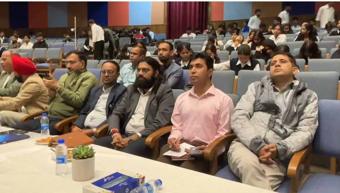 इंजीनियरिंग विद्यार्थियों को बताए करियर और रोजगार के अवसर