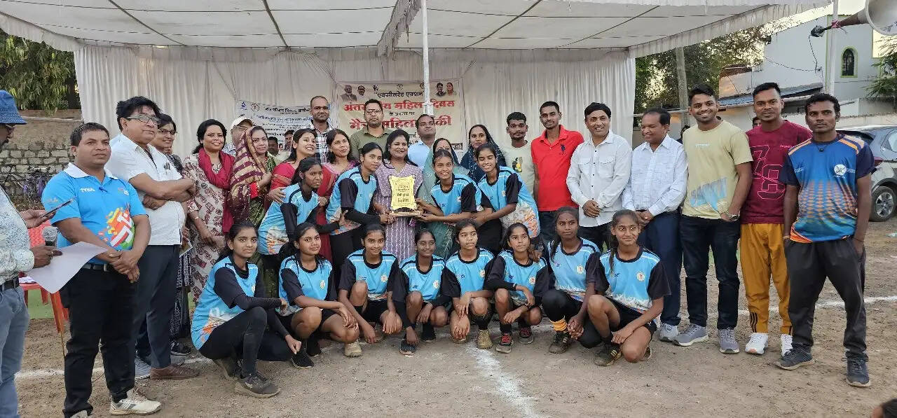 जांजगीर : अंतर्राष्ट्रीय महिला दिवस पर सद्भावना महिला हॉकी मैच का किया गया आयोजन