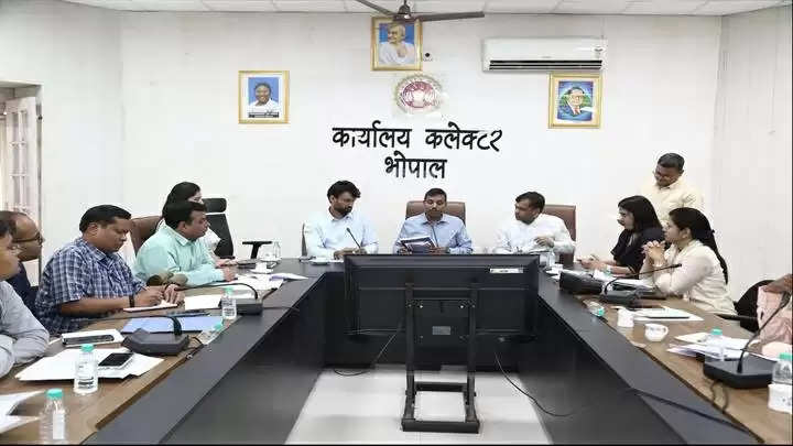 सभी नोडल अधिकारी निर्वाचन दायित्वों का पूरी गंभीरता और पारदर्शिता के साथ निर्वहन करें: कलेक्टर