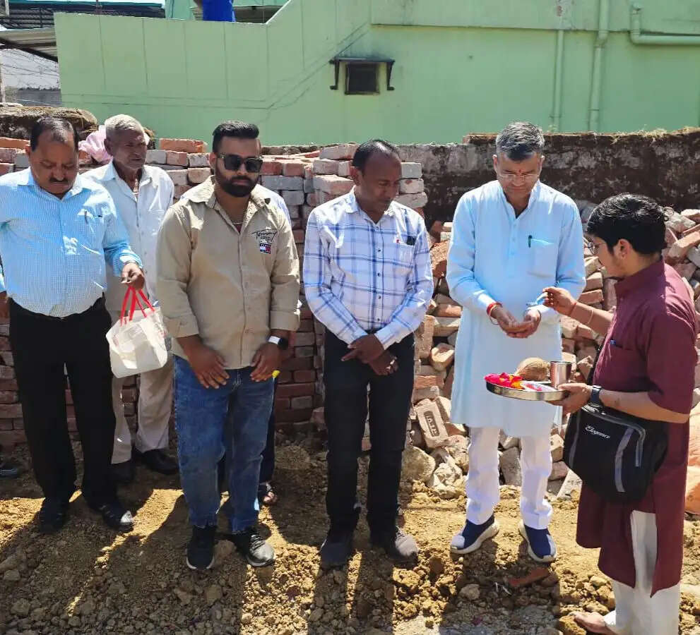 मेयर ने किया सामुदायिक केंद्र का शिलान्यास