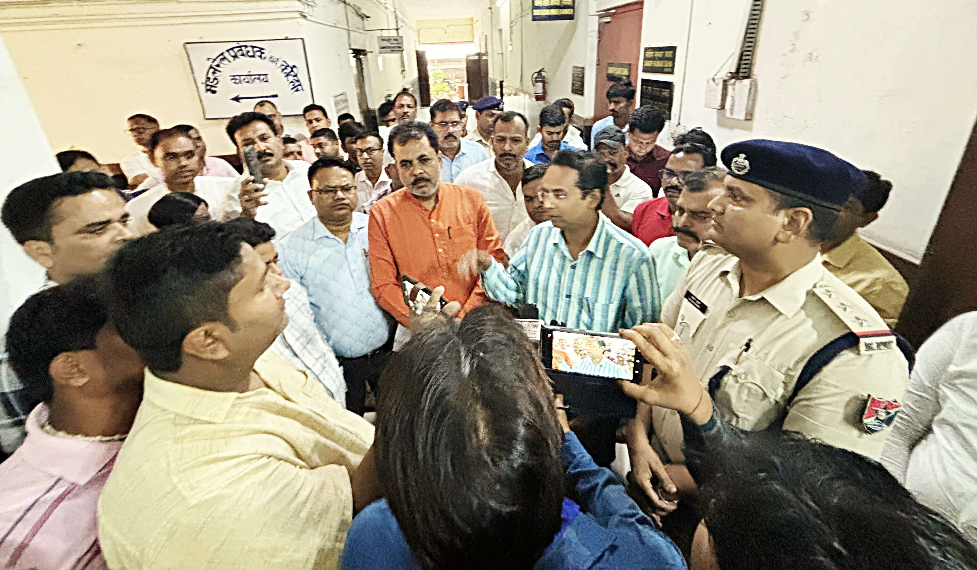 कटिहार रेलमंडल के सीनियर डीएनसी पर दुर्व्यवहार और भ्रष्टाचार के आरोप