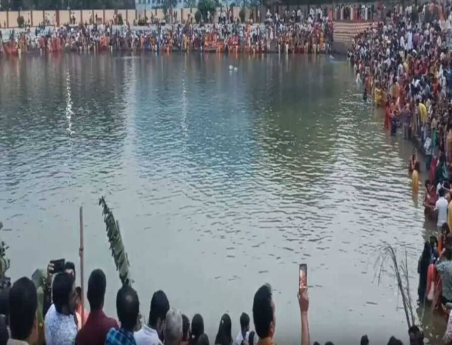 अंतिम अर्घ्य के साथ चार दिवसीय चैती छठ महापर्व संपन्न