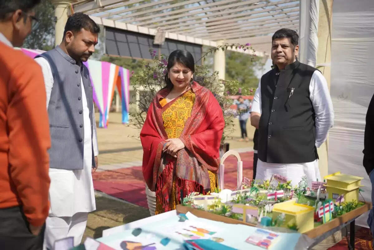 छत्तीसगढ़ की नोनी ना कभी रोनी चाही न कभी खोनी चाही बल्कि संजोनी चाहिए : अध्यक्ष डॉ. वर्णिका