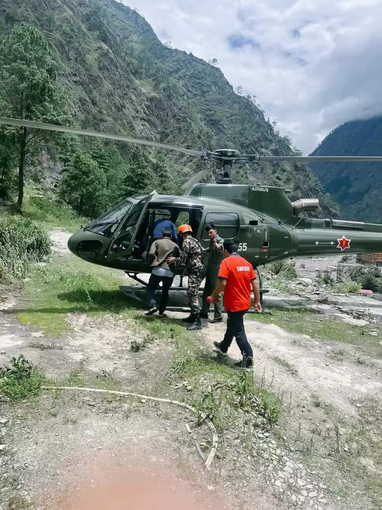 नेपाल के दुर्गम इलाकों से मतपेटियां लाने में दिक्कत, हेलीकॉप्टरों की मदद ली जाएगी