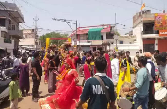 मप्र के पन्ना में किन्नर समाज का राष्ट्रीय सम्मेलन, निकाली भव्य कलश यात्रा