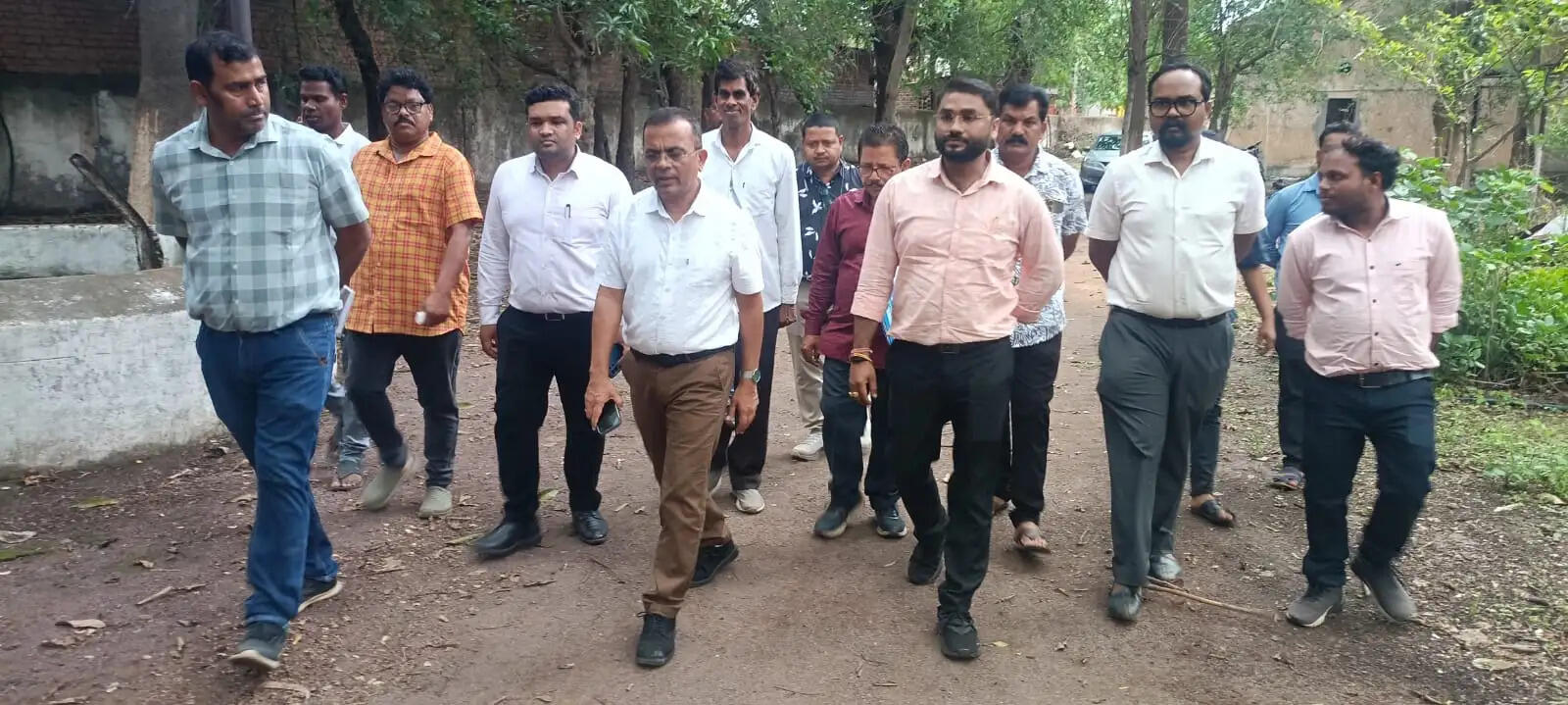 जांजगीर-चांपा: कलेक्टर जन्मेजय महोबे ने किया सिवनी कोसा कारखाना और ककून बैंक का निरीक्षण