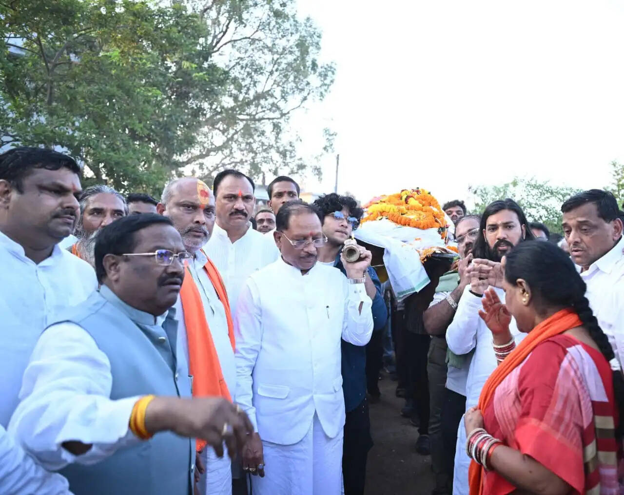 (अपडेट) भाजपा विधायक स्व. कोर्सेवाडा का पैतृक गांव भेण्ड्रा में हुआ अंतिम संस्कार, शीर्ष नेताओं ने जताया शोक