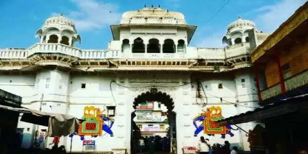 द्वारिकाधीश मंदिर में मणि जी दर्शन सोमवार को