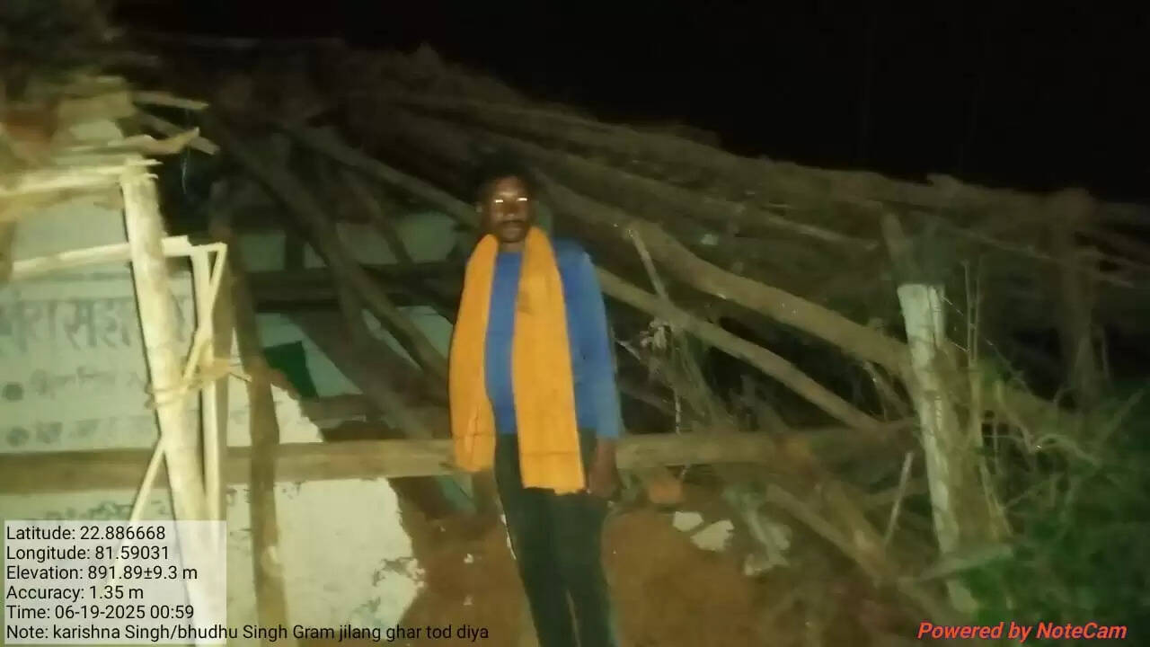 अनूपपुर: राजेंद्रग्राम में चार हाथियो का कहर: 13 ग्रामीणों का तोड़ा घर, ग्रमीण भयभीत