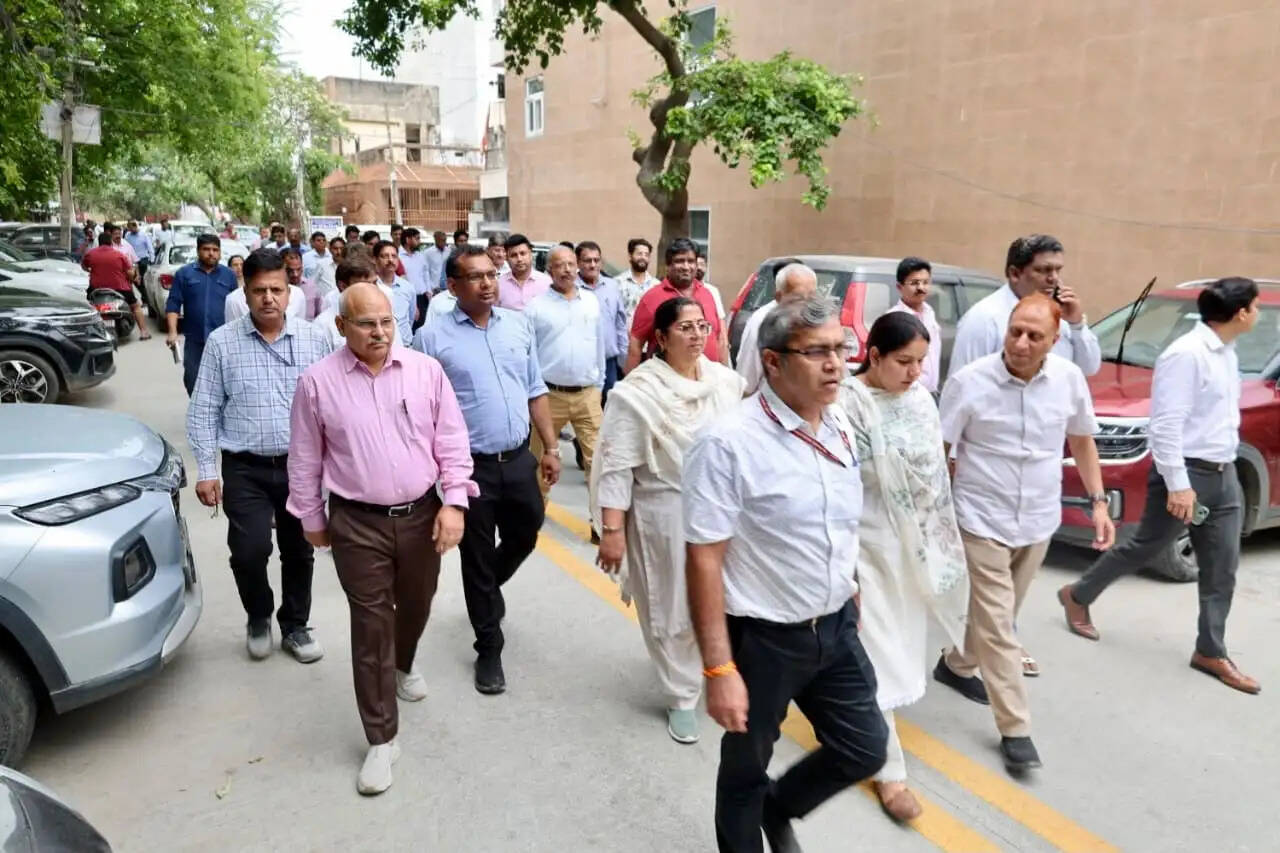 महापौर ने केशवपुरम जोन का किया निरीक्षण, विकास कार्यों में तेजी लाने और अतिक्रमण हटाने के दिए निर्देश