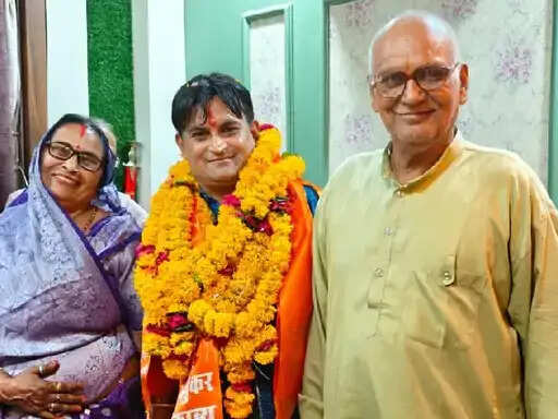 तेज रफ्तार ट्रक ने बाइक को कुचला, बेटे का जन्मदिन मनाने जा रहे दंपती की मौत