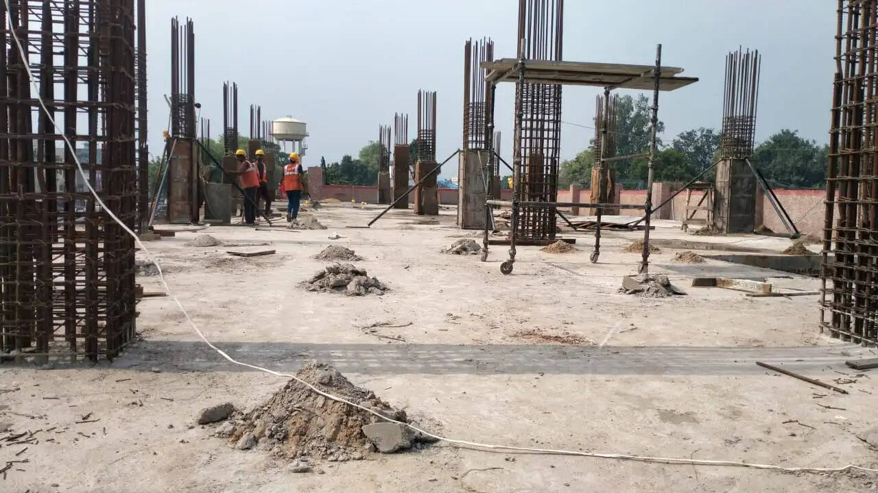 वाराणसी मंडल के देवरिया सदर रेलवे स्टेशन का हो रहा कायाकल्प,नये मानक में एन.एस.जी.-3 की श्रेणी