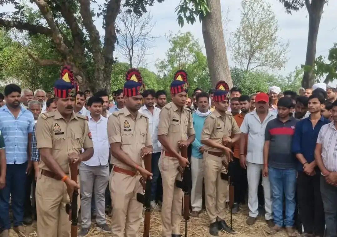 सिपाही का हार्ट अटैक से निधन, गार्ड ऑफ ऑनर के साथ दी गई अंतिम विदाई