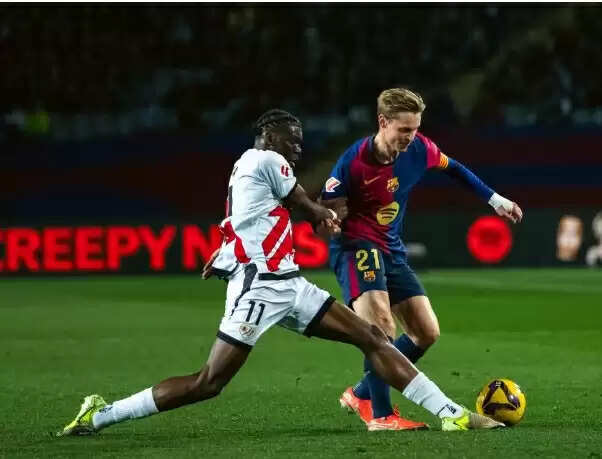 ला लीगा: बार्सिलोना विवादास्पद जीत के साथ ला लीगा में शीर्ष पर लौटा