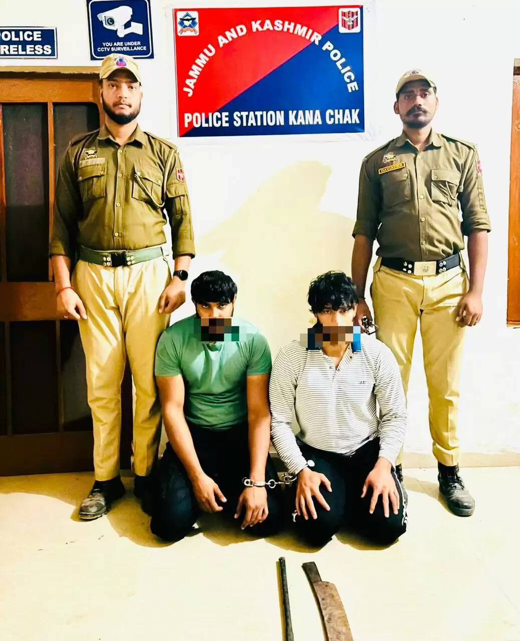 जम्मू पुलिस ने राजपुरा, कनाचक में धारदार हथियारों से जानलेवा हमला करने वाले दो कुख्यात अपराधियों को गिरफ्तार किया