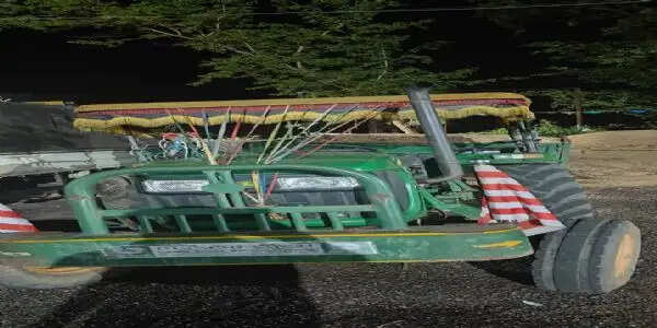 बालू लदा ट्रैक्टर जब्त, खनन विभाग ने की कार्रवाई