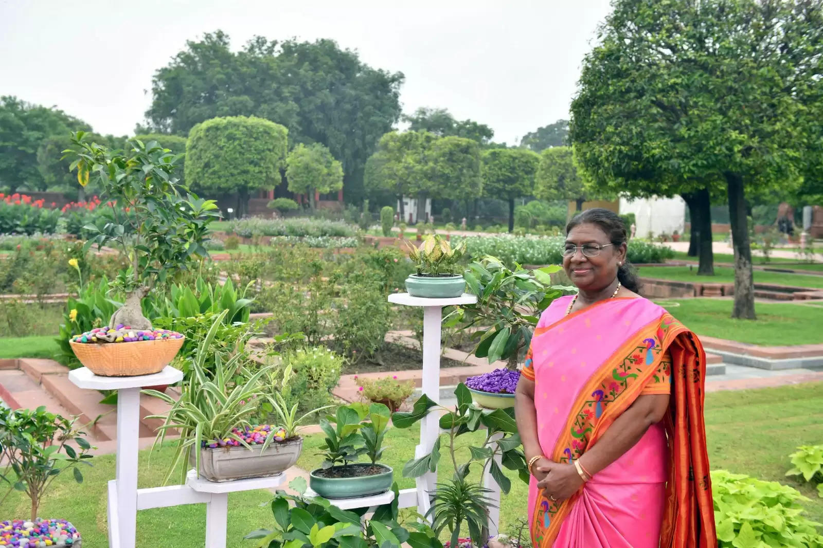 राष्ट्रपति ने अमृत उद्यान ग्रीष्मकालीन वार्षिक संस्करण के उद्घाटन की शोभा बढ़ाई