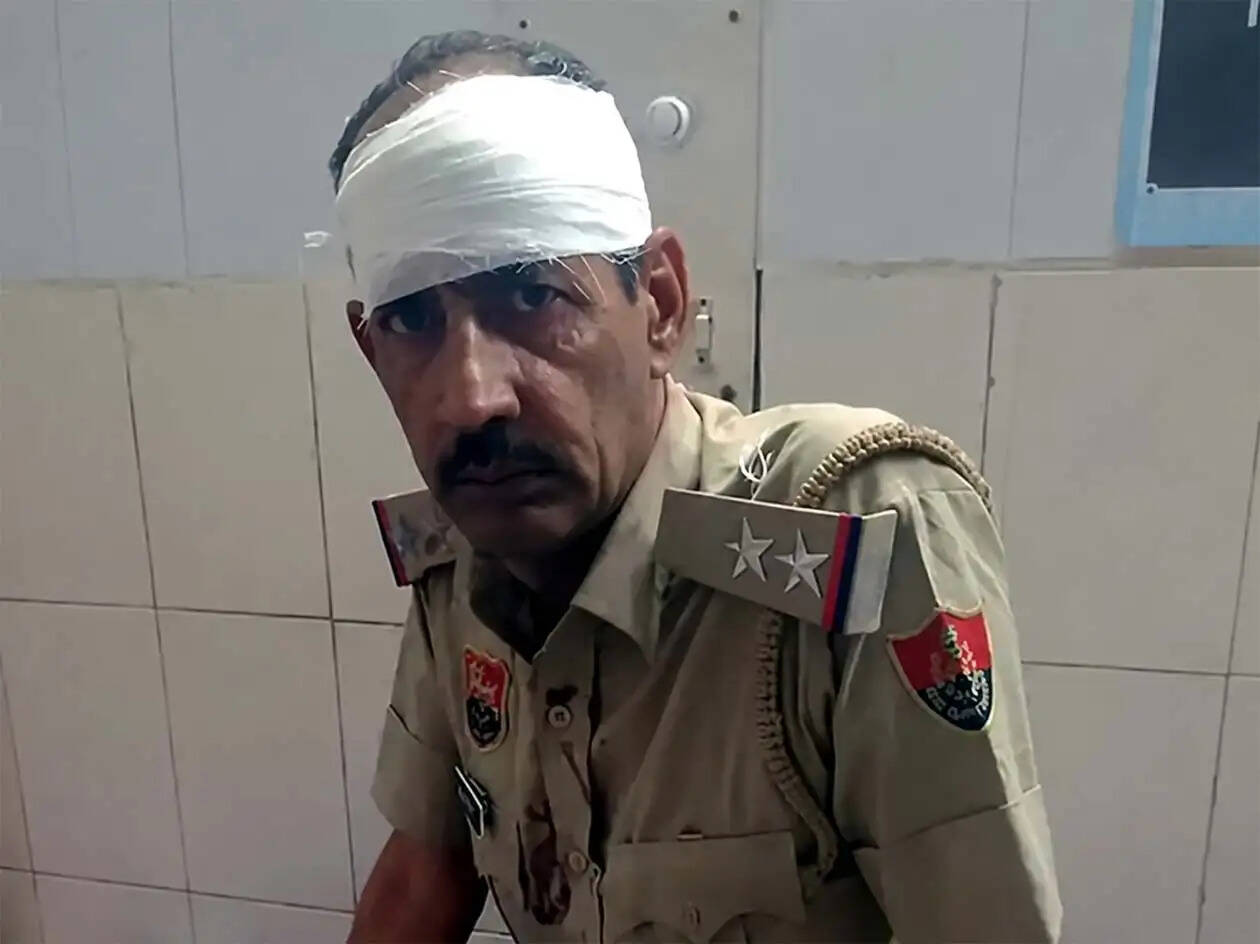 हिसार : प्रशासन ने आधी रात काे हटाया टी-प्वांइट,भड़के ग्रामीण