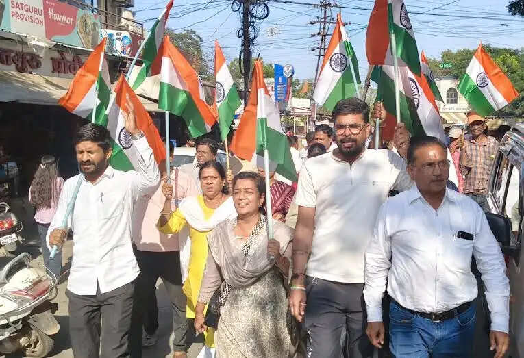 मंदसौर में कांग्रेस का तिरंगा मार्च, निष्पक्ष चुनाव की उठाई मांग