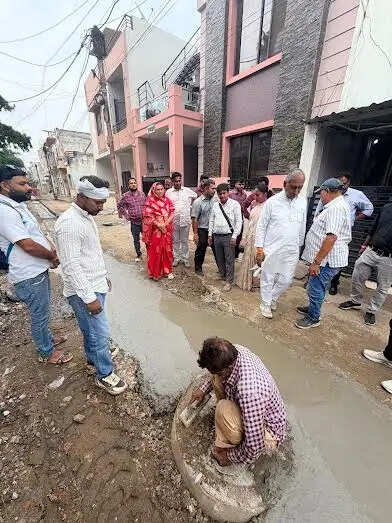 मंदसौरः सांसद और नपाध्यक्ष ने किया वार्डो का निरीक्षण