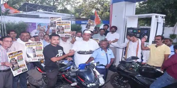 मेलोडी खाओ, महंगाई भूल जाओ कहकर कांग्रेस ने जताया पेट्रोल मूल्यवृद्धि का विरोध