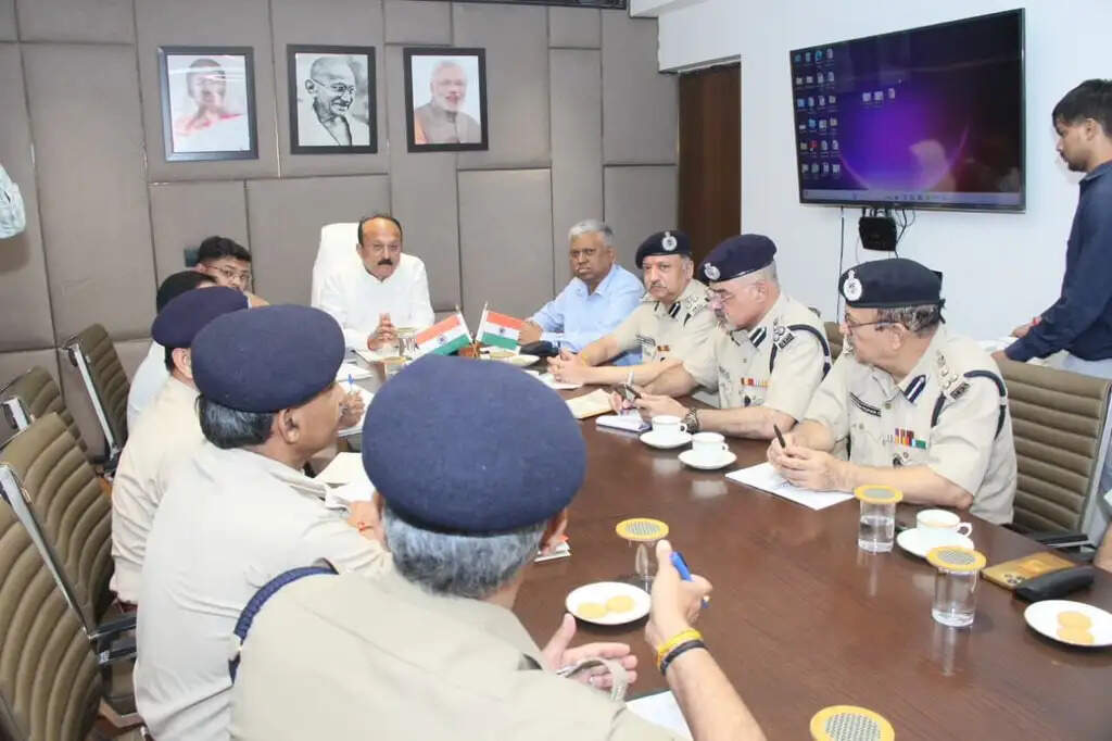 आशीष सूद ने फायर विभाग के साथ की समीक्षा बैठक, आगजनी की घटनाओं की रोकथाम के दिए निर्देश