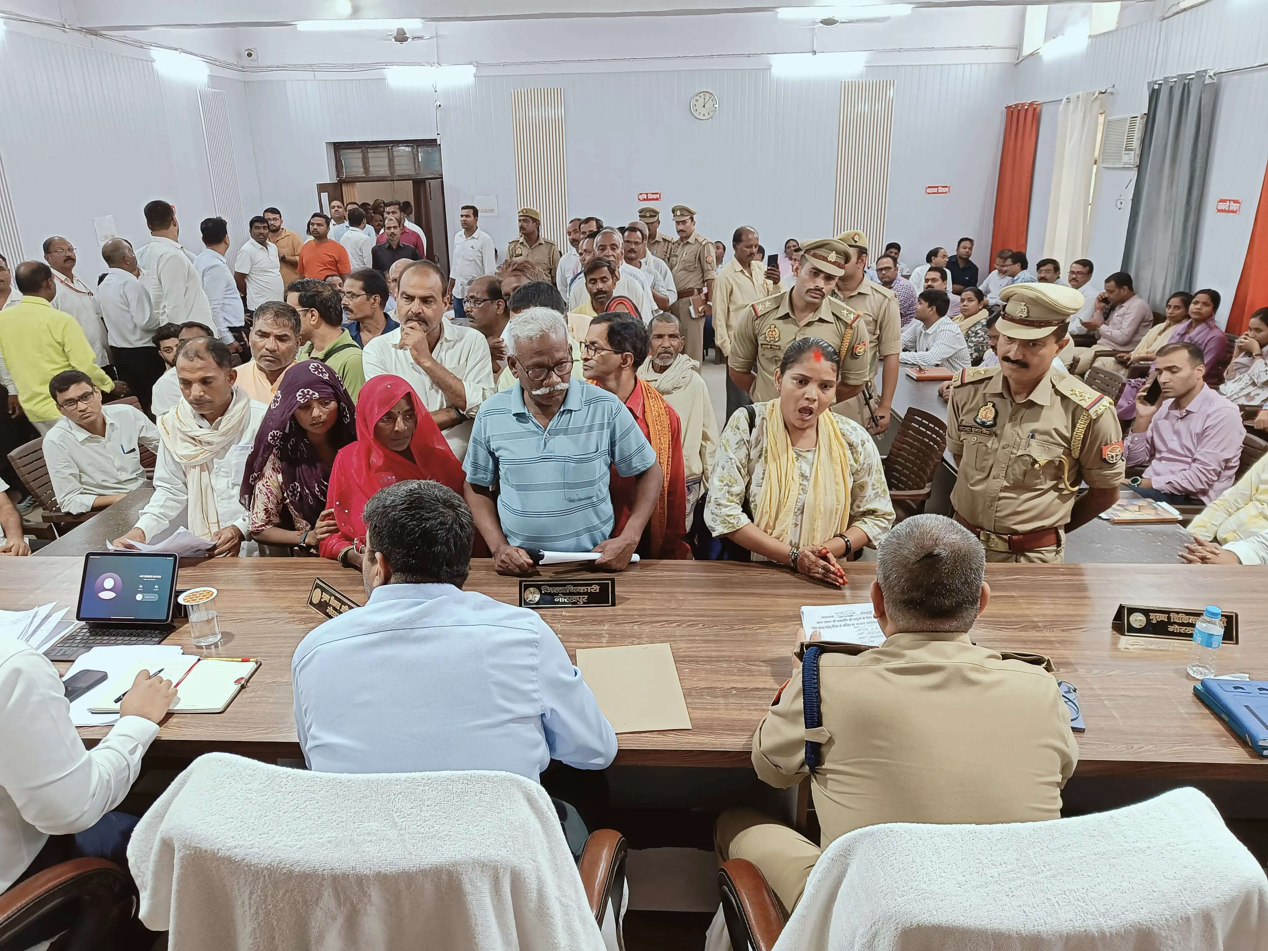 गोरखपुर: सहजनवा तहसील दिवस में डीएम-एसएसपी ने सुनी फरियादियों की समस्याएं