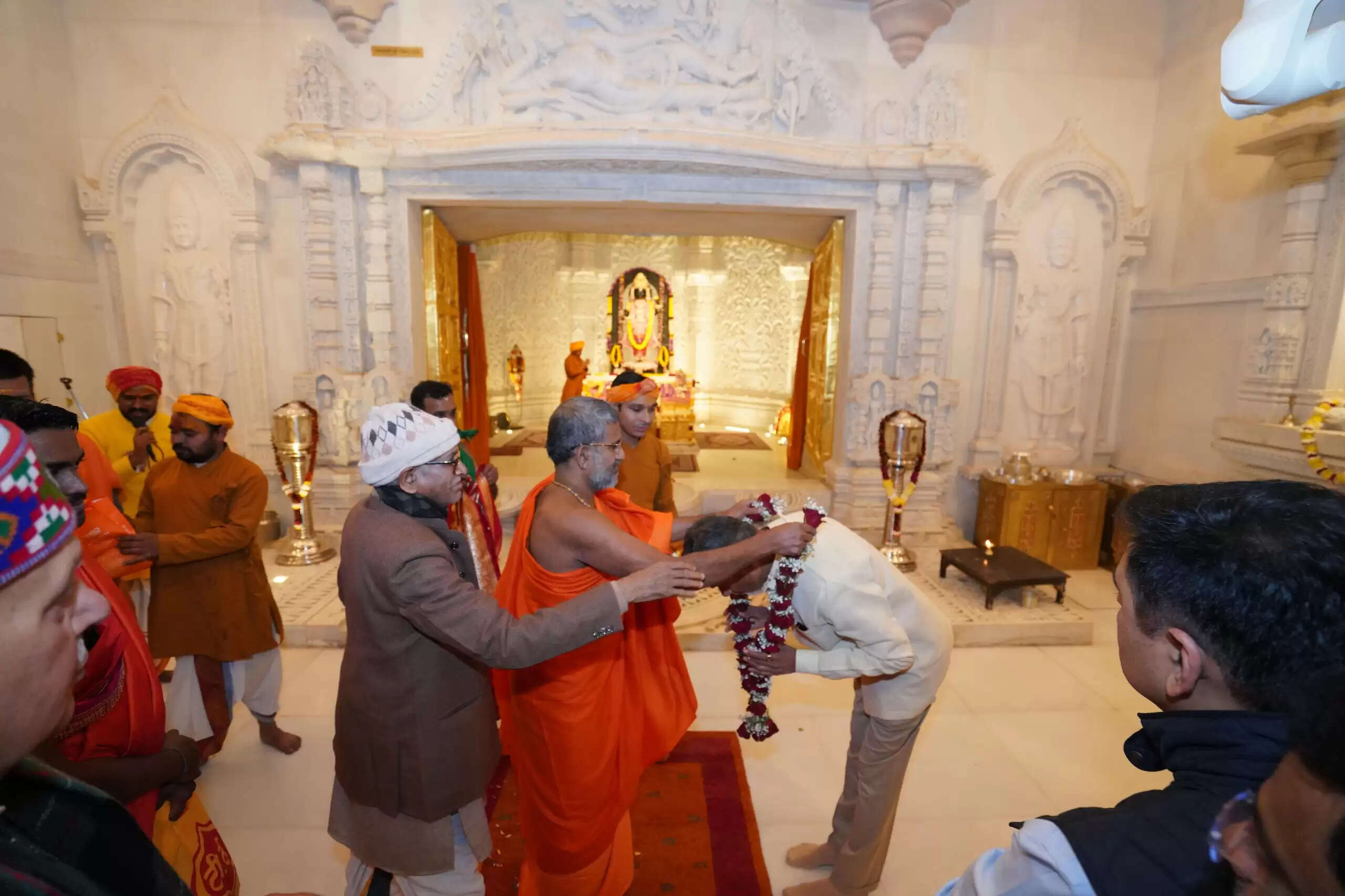 आंध्र प्रदेश के मुख्यमंत्री चंद्रबाबू नायडू ने अयोध्या में किए श्रीरामलला के दर्शन