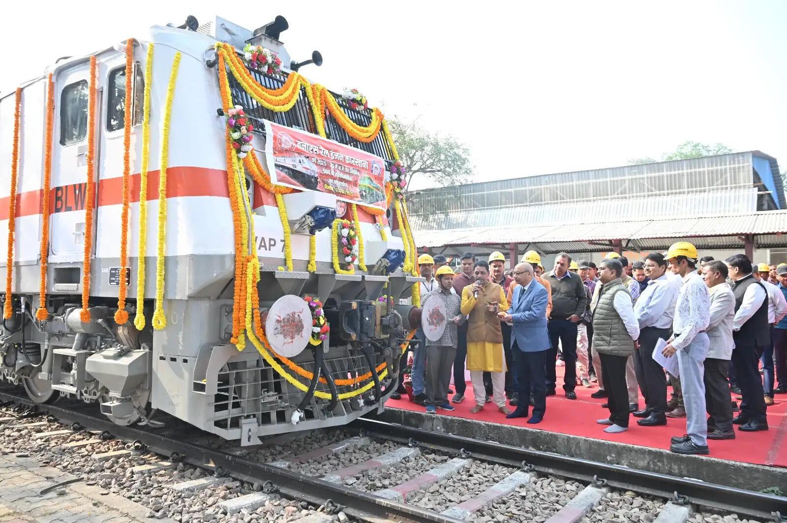 बरेका ने रचा कीर्तिमान, वित्तीय वर्ष 2025–26 का 500वां विद्युत लोकोमोटिव टर्न-आउट