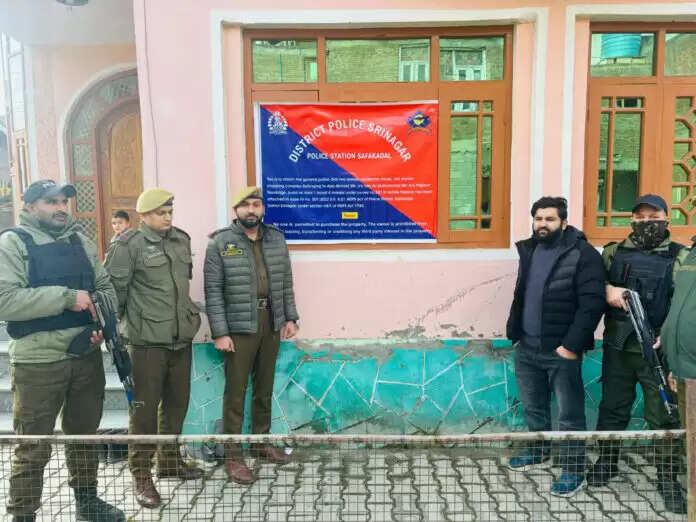 एक कुख्यात ड्रग तस्कर की तीन करोड़ रुपये की संपत्ति जब्त