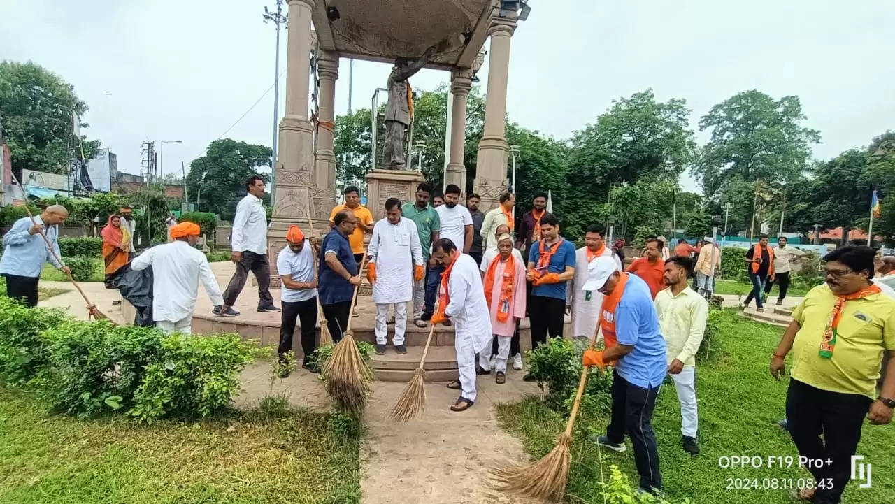 भाजपा के स्वच्छता अभियान का शुभारंभ, नेताओं ने श्रमदान किया