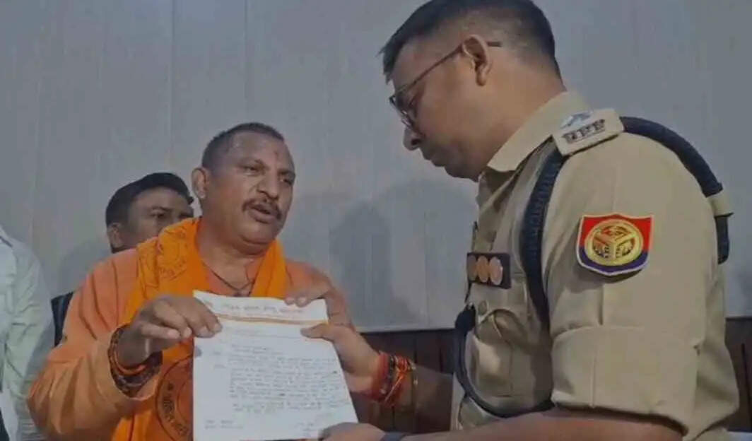 भगवान श्री कृष्ण पर विवादित बयान देने वाले मौलाना जरजिस के खिलाफ हिंदू महासभा ने दी तहरीर