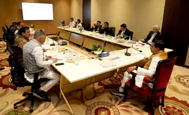 इंडस्ट्री के मांग की अनुसार आधुनिक ट्रेड्स में युवाओं को दिया जाए प्रशिक्षण : मुख्यमंत्री डॉ. यादव