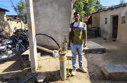 श्योपुरः गांव में डेढ माह से नहीं हो रही पानी की सप्लाई, ग्रामीण परेशान