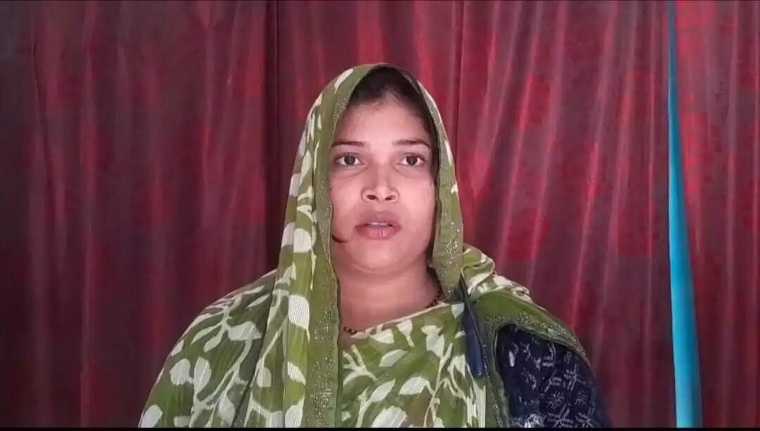 विधवा महिला के घर से जेवर व नकदी चाेरी मामले में नहीं मिल रहा न्याय, आराेपित रहा धमका