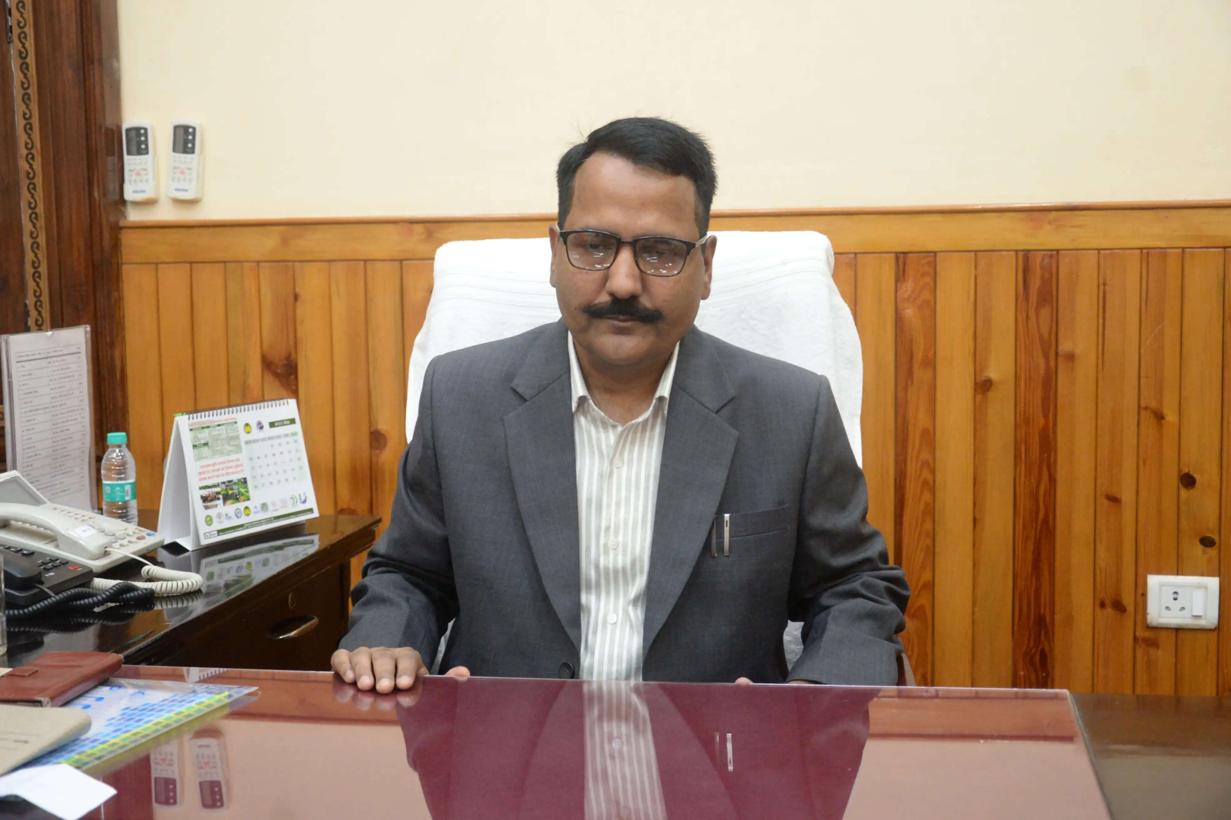 तहसील और एस डीएम दप्तर में डीएम रयाल का औचक छापा मचा हड़कंप