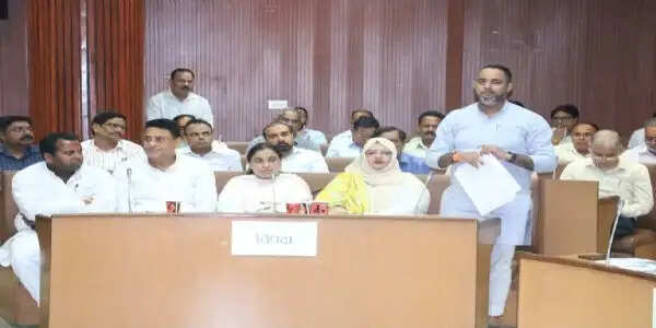 दिल्ली की सफाई पर आआपा पार्षदों का सरकार पर हमला, डिसिल्टिंग रिपोर्ट को बताया फर्जी