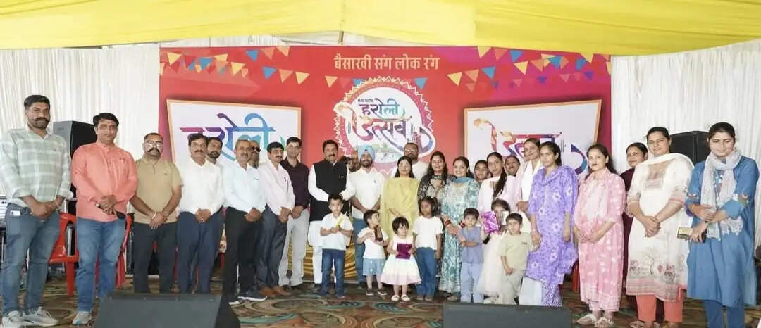 उत्सव में दूसरे दिन बेबी शो, मासूमियत के कायल हुए डिप्टी सीएम