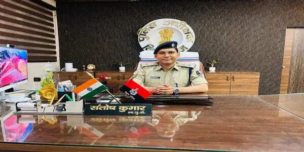किशनगंज पुलिस का विशेष अभियान, 63 गिरफ्तार