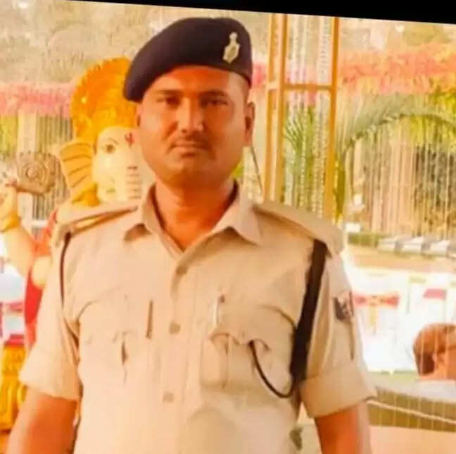 शराब के नशे में धूत सिपाही के विरुद्ध कार्रवाई नहीं,थानाध्यक्ष पर मिलीभगत का आरोप