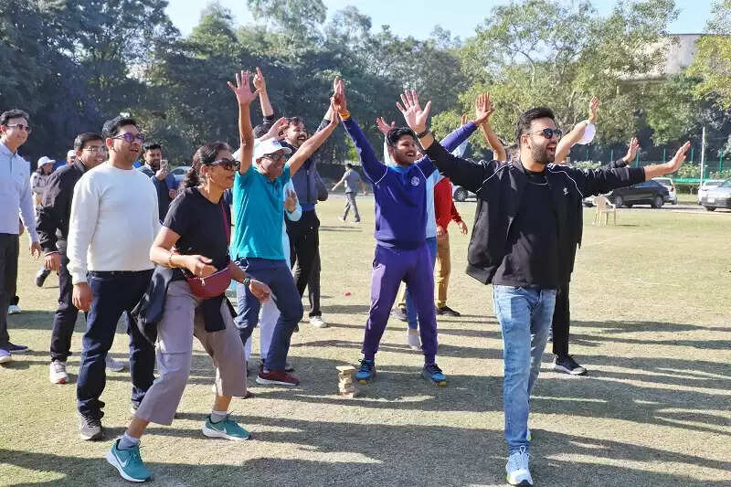 इंदौर में एनआरआई महापर्व का भव्य आगाज, 27 देशों के मेहमानों ने महापौर के साथ खेला गुल्ली-डंडा