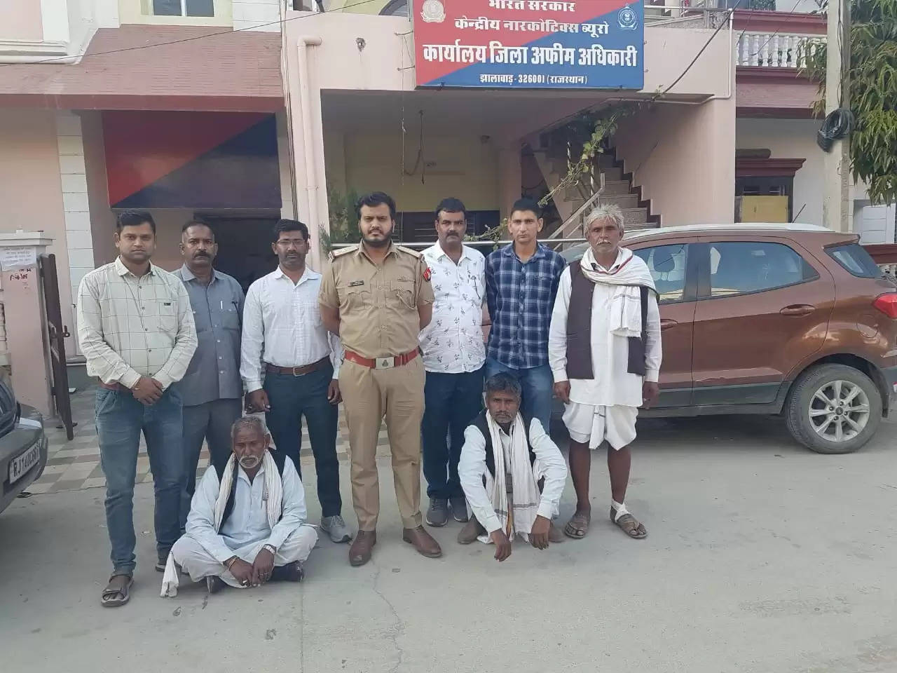 नारकोटिक्स ब्यूरो का उप निरीक्षक (गिरदावर) और दो दलाल साठ हजार रुपये की रिश्वत लेते गिरफ्तार