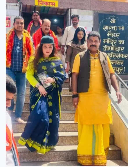 मैहरः नवागत कलेक्टर विदिशा मुखर्जी ने मां शारदा धाम में दर्शन करने के बाद संभाला अपना कार्यभार