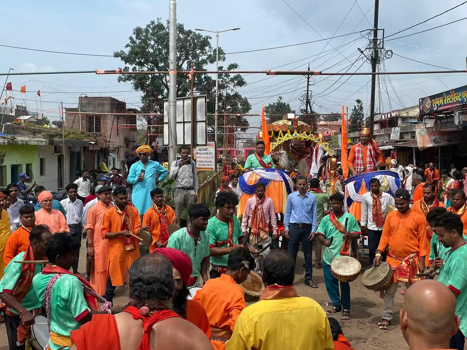 अनूपपुर: कल्याण सेवा आश्रम में नवरात्रि के प्रथम दिवस निकली मैया की भव्य शोभा यात्रा