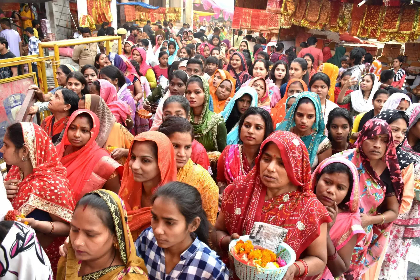 माता महागौरी की स्तुति कर भक्तों ने की सुख समृद्धि की कामना