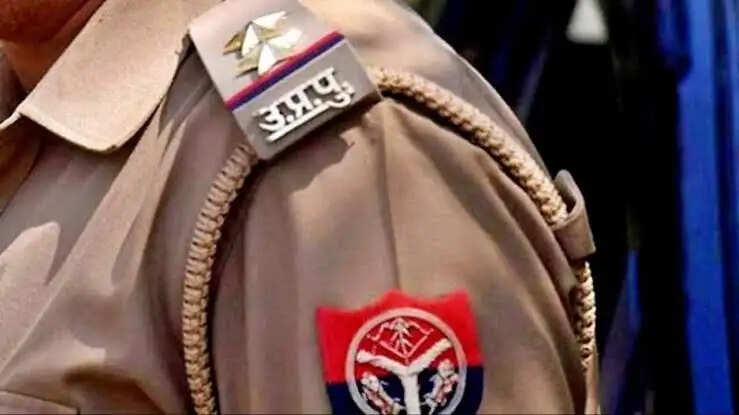 फर्रुखाबाद में दरोगा समेत सात पुलिस कर्मी लाइन हाजिर