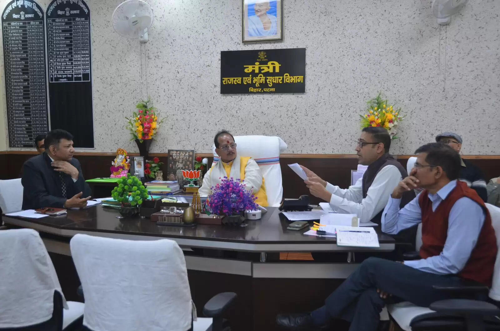 जमीन विवाद रोकने के लिए गलत कागजात पर सख्ती जरूरी : विजय कुमार सिन्हा