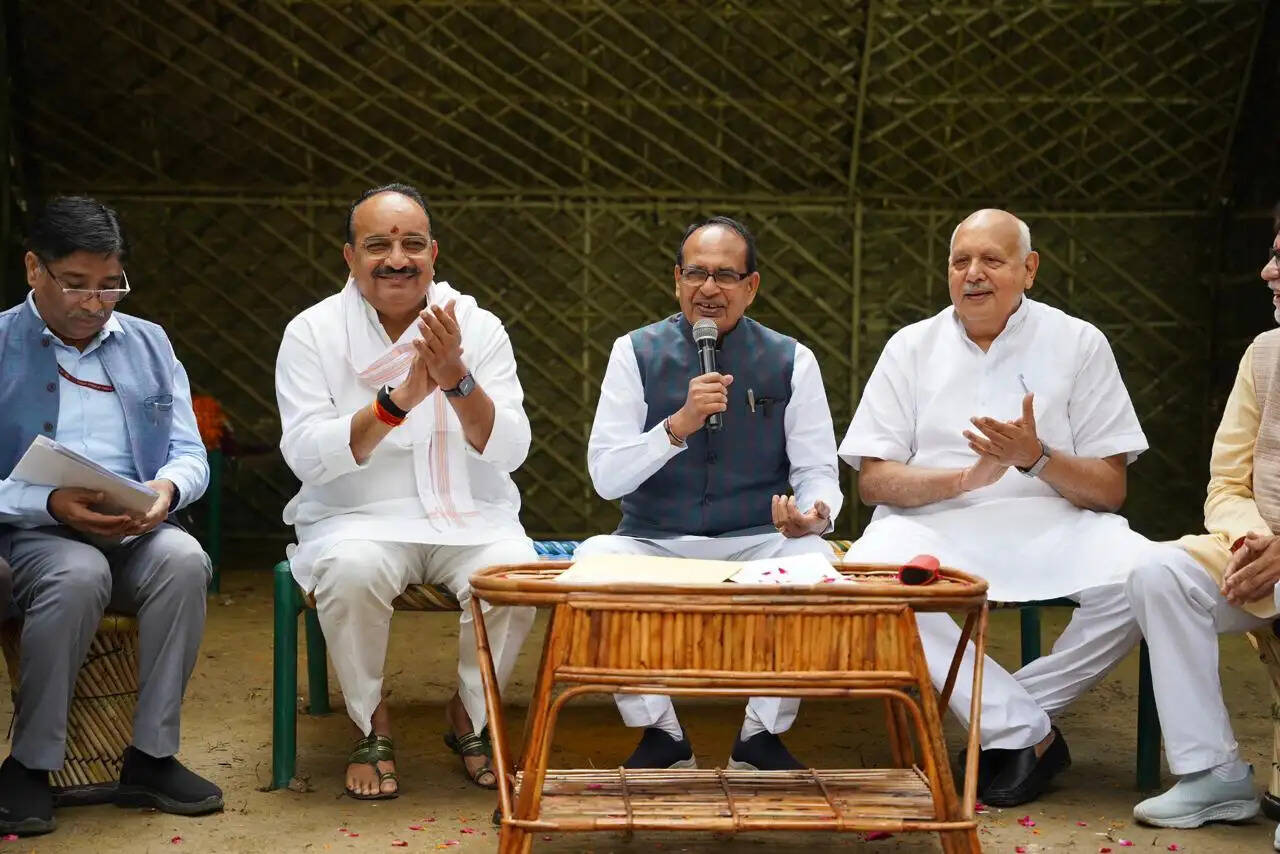 वैश्विक फल बाजार में पहचान के लिए गुणवत्ता, प्रोसेसिंग और निर्यात मानकों पर देना होगा जोर: शिवराज