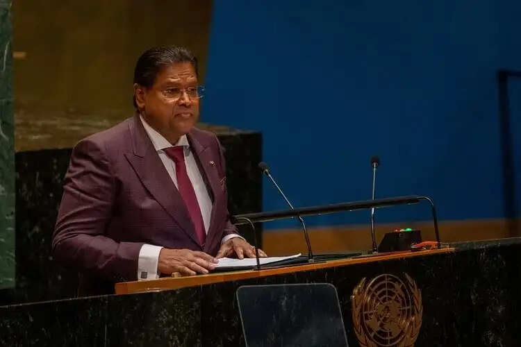 सूरीनाम के पूर्व राष्ट्रपति चंद्रिकाप्रसाद संतोखी का निधन, 67 वर्ष की आयु में ली अंतिम सांस