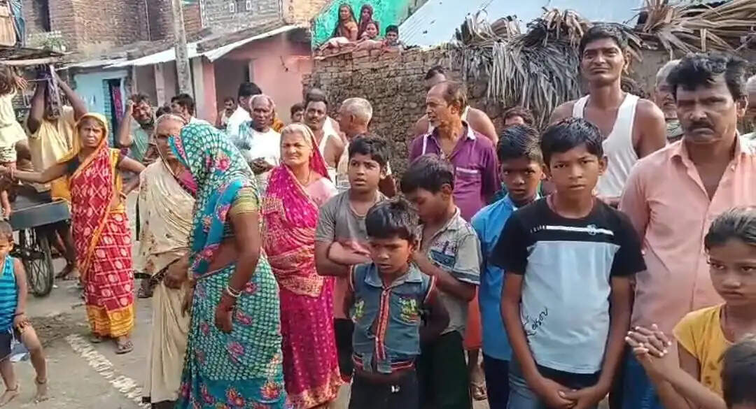 दो बच्चे की मां ने रचाई शादी, प्रेमी के घर पहुंची महिला, परिजन ने अपनाने से किया इंकार